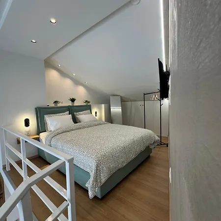 Arches House Private Parking *